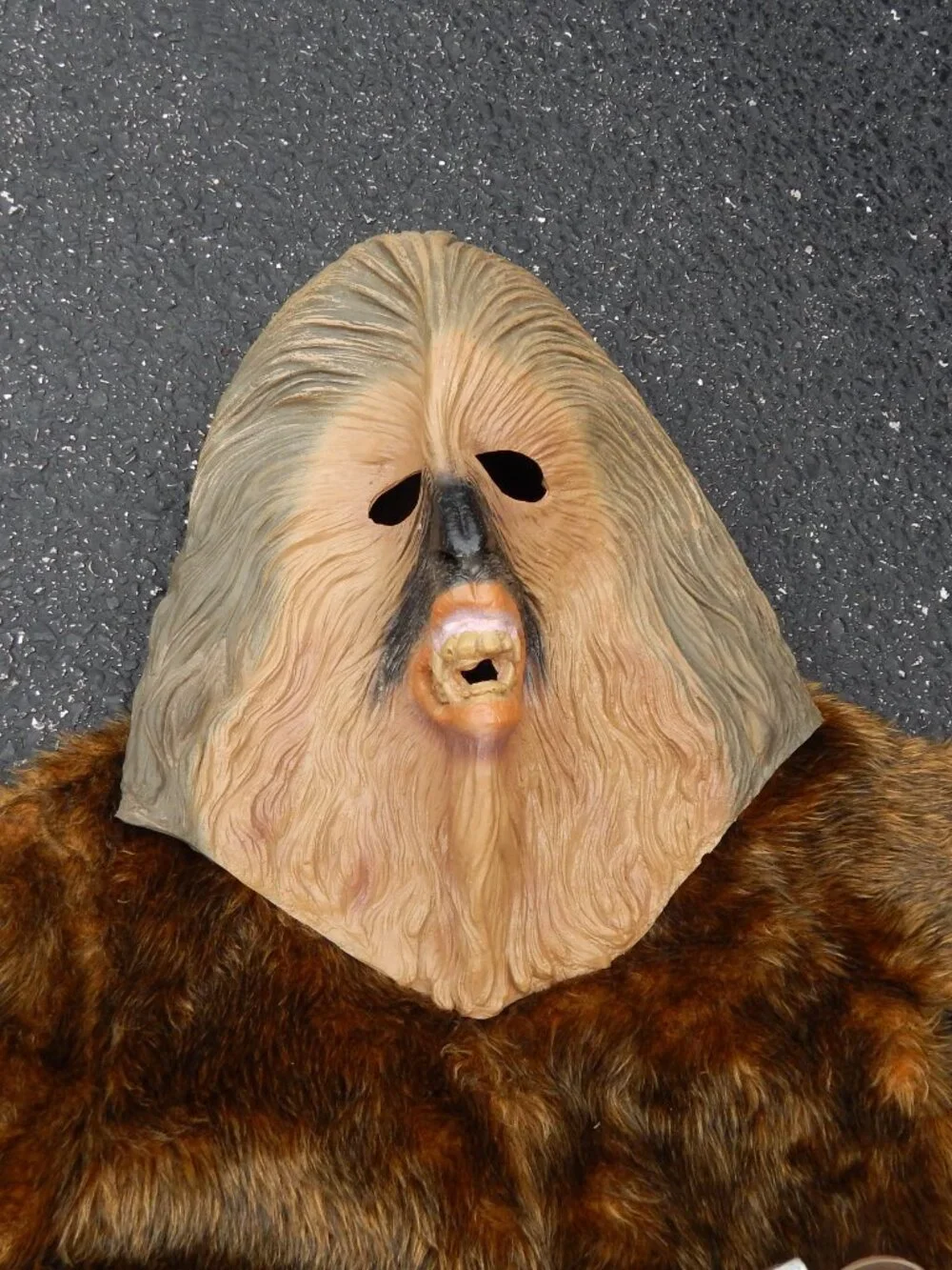 Rubie's Costume Company - Lucas Films - Star Wars - Chewbacca Costume